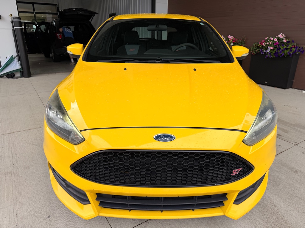 2017 Ford Focus 5 Door Hatch ST's photo