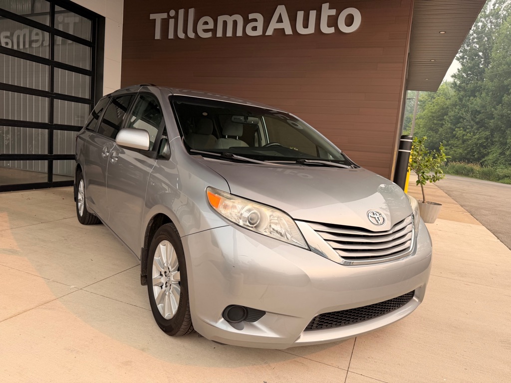 TOYOTA SIENNA